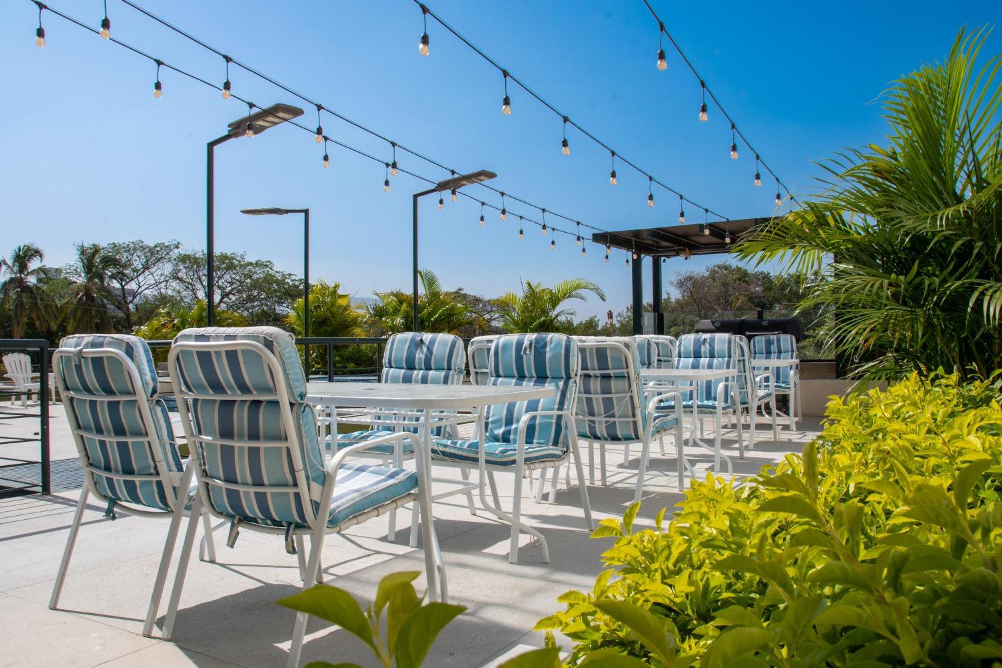 Oasis Tropical Hotel