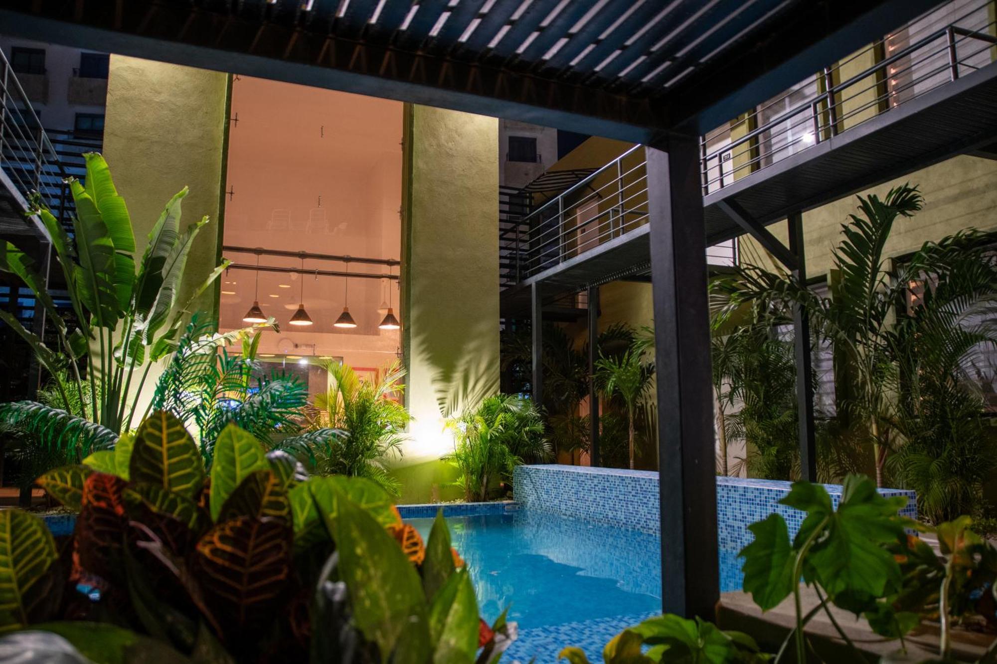 Oasis Tropical Hotel